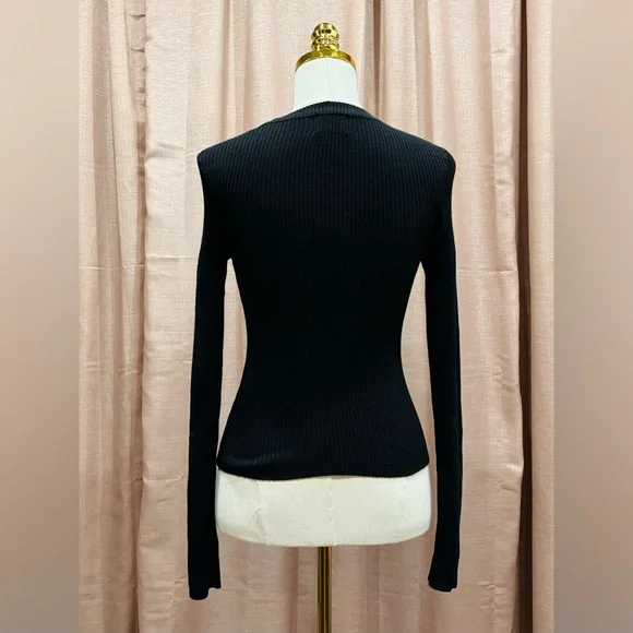 Minimalist Ribbed  Sweater 2 - Picture 2 of 3